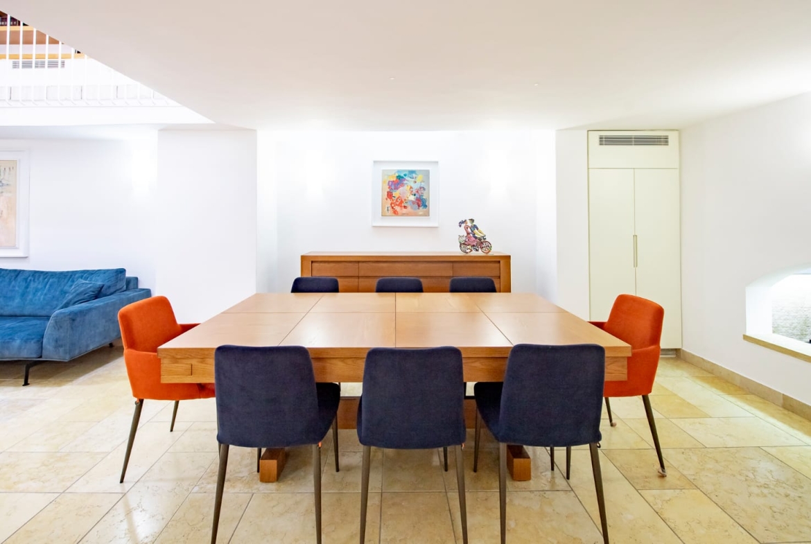 Contemporary Dining Room in Jerusalem Luxury Home